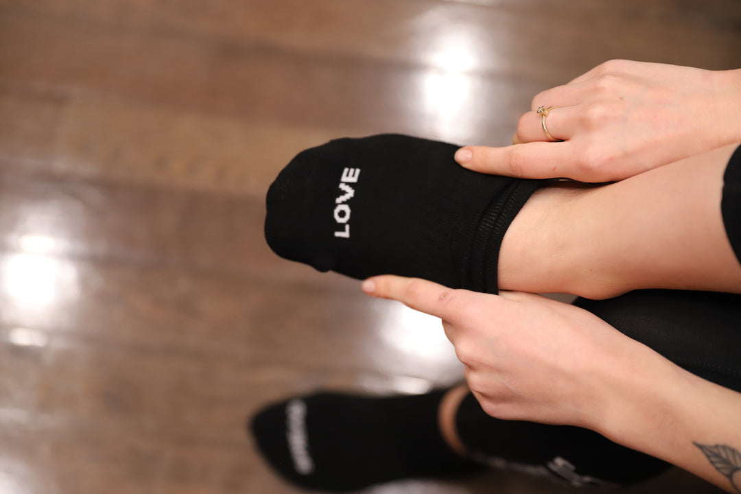 Love Stride, Spread Love Sock, 3 Pack Multi (Grey/Black/White)